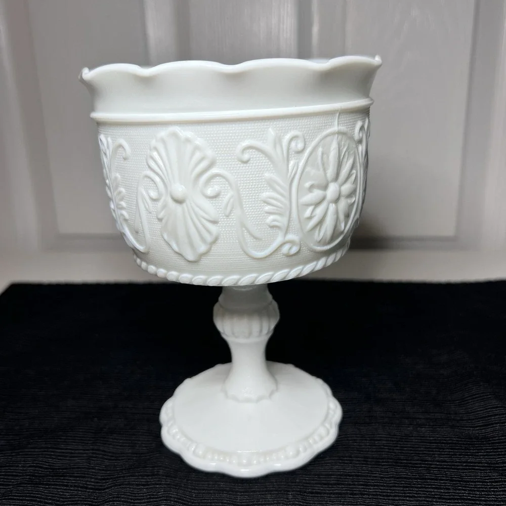 Vtg Indiana Glass Milk Glass Compote Floral Medallion‎ 6.5